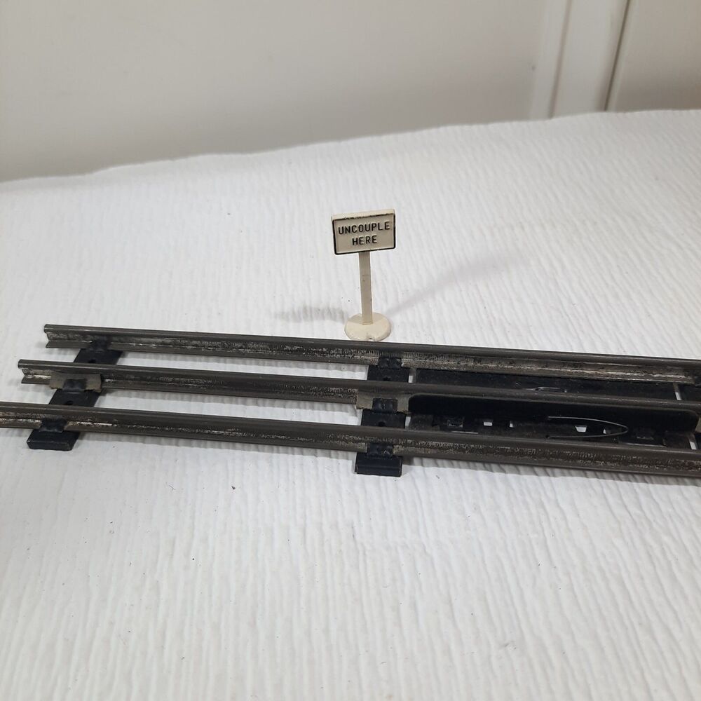 Marx Parts automatic in-track Uncoupler O-gauge 27 uncouple here sign white